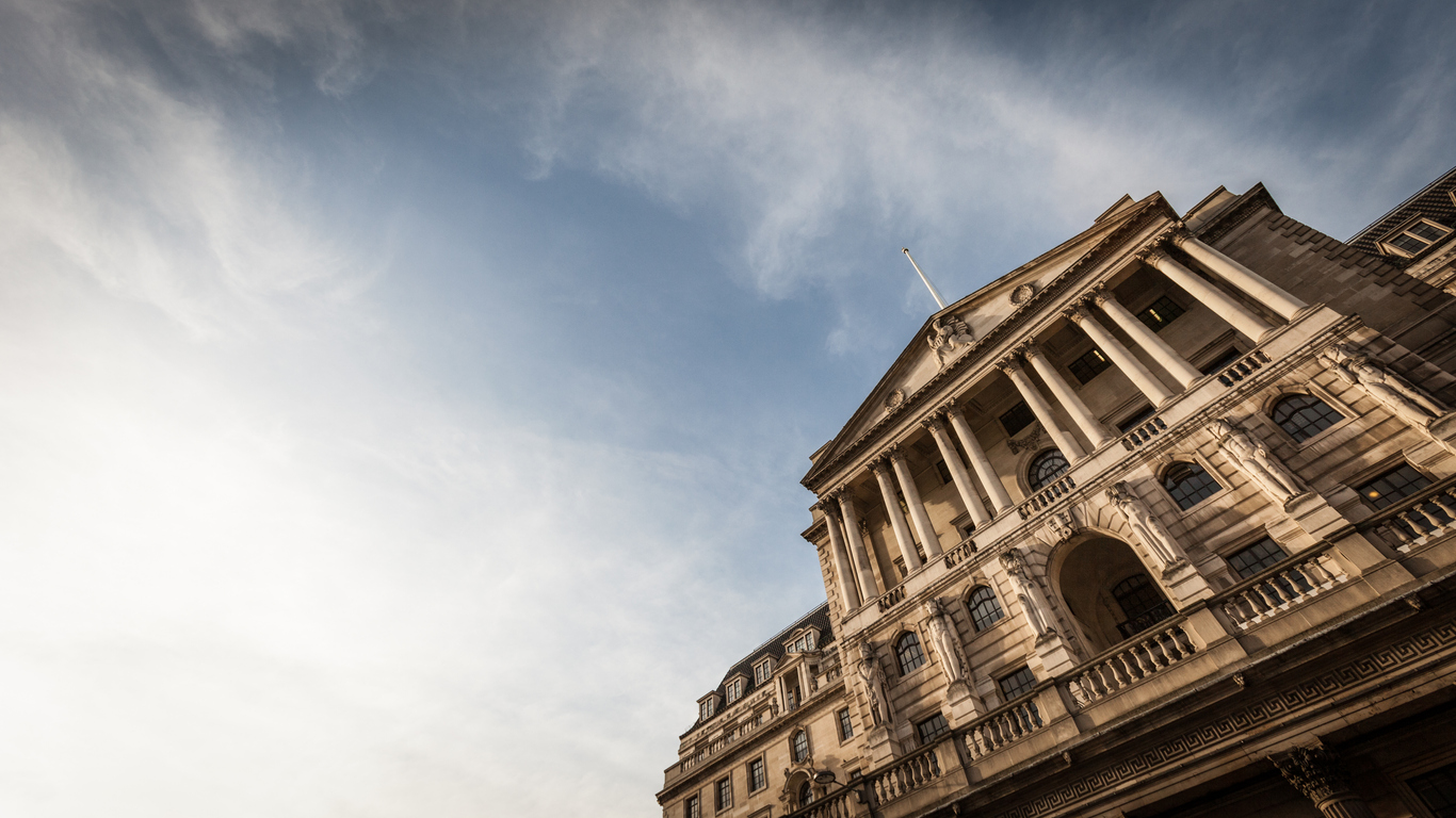 Mortgage Rates Fall as Bank of England Unexpectedly Freezes Base Rates: Is Now a Good Time to Fix?